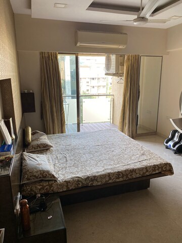 Bedroom in 3 BHK Apartment at Uday Bhanu, Santacruz West – for Rent