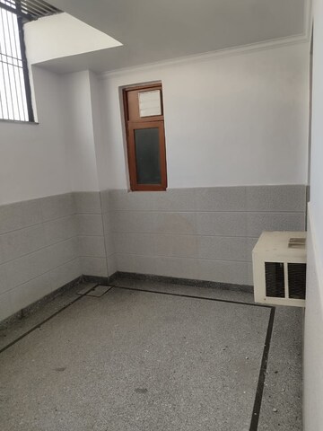 Room in 2.5 BHK Villa at Wave Armonia Villa, Wave City – for Rent