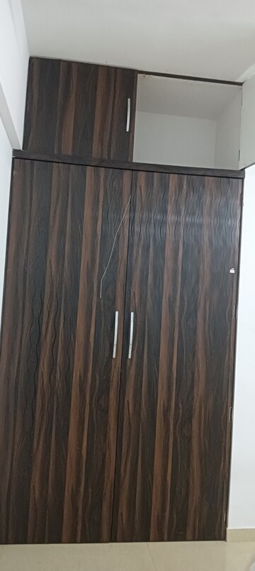 Furnished Amenities in 2 BHK Apartment at Dombivli East – for Rent