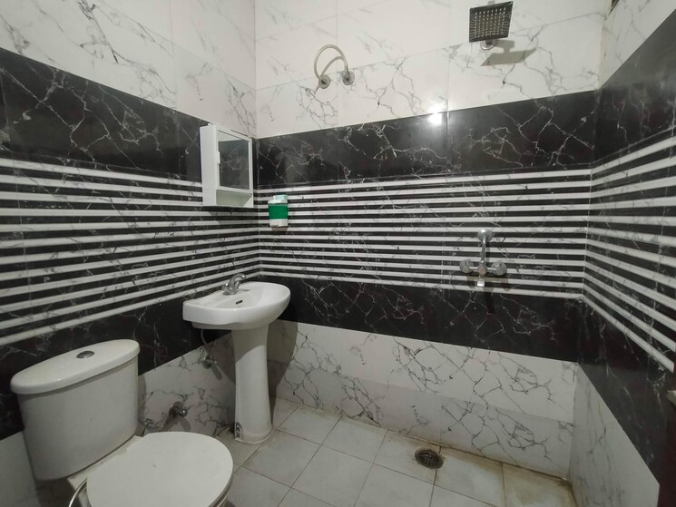 Attached Bathroom, pir machalla 2 Bedroom 1000 Sq.Ft. Builder Floor In Pir Machalla Zirakpur 9101181