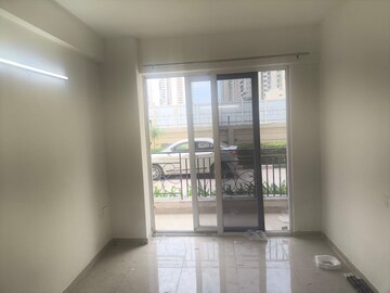 Room in 2 BHK Apartment at Signature The Millennia 2, Sector 37d – for Rent