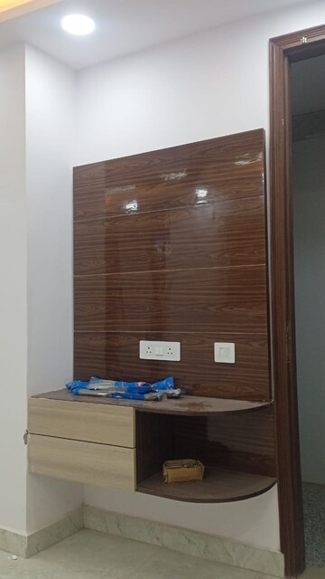 Furnished Amenities in 3 BHK Builder Floor at Govindpuri – for Sale