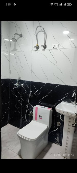 Team Area in 3 BHK Builder Floor at Sector 73 – for Sale