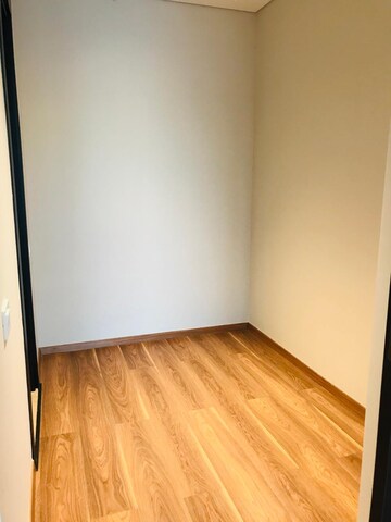 Room in 3.5 BHK Apartment at Panchshil Towers, Kharadi – for Rent