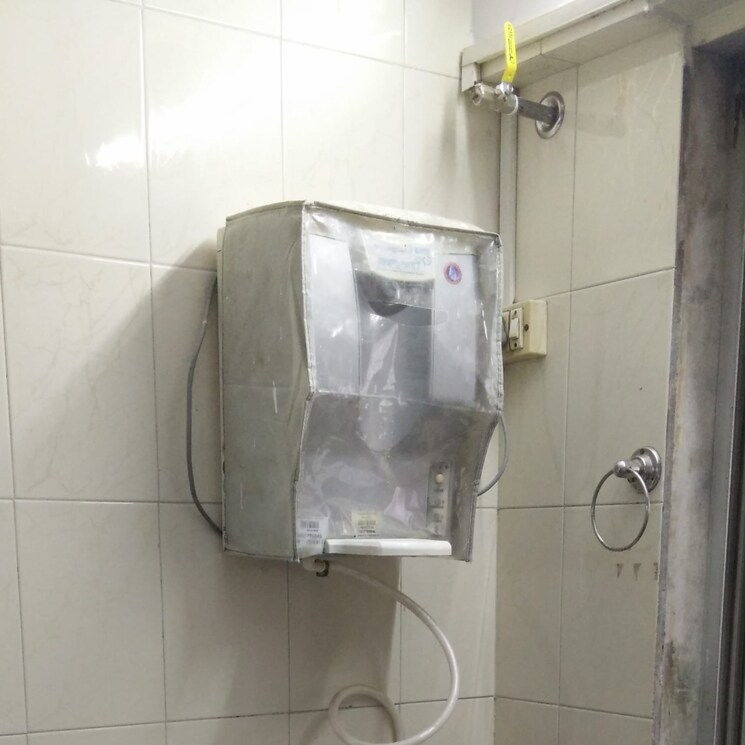 Bathroom, lower parel Pg For Boys In Lower Parel 9101248