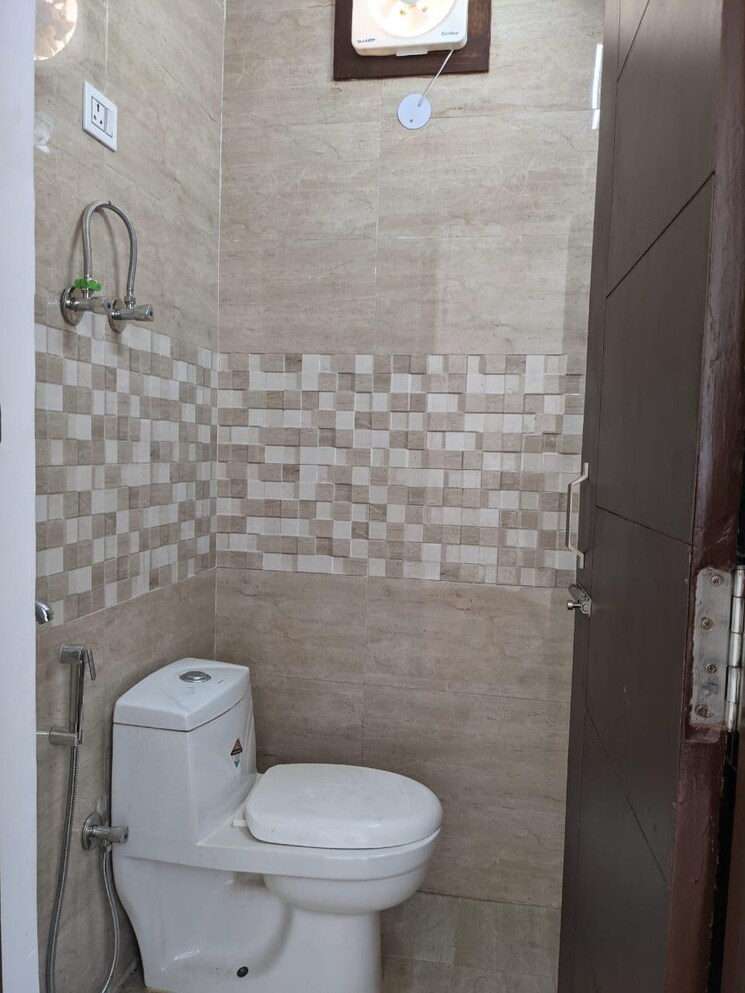 Bathroom, today-blossoms-i 3 Bedroom 1650 Sq.Ft. Builder Floor In Sector 47 Gurgaon 9101266