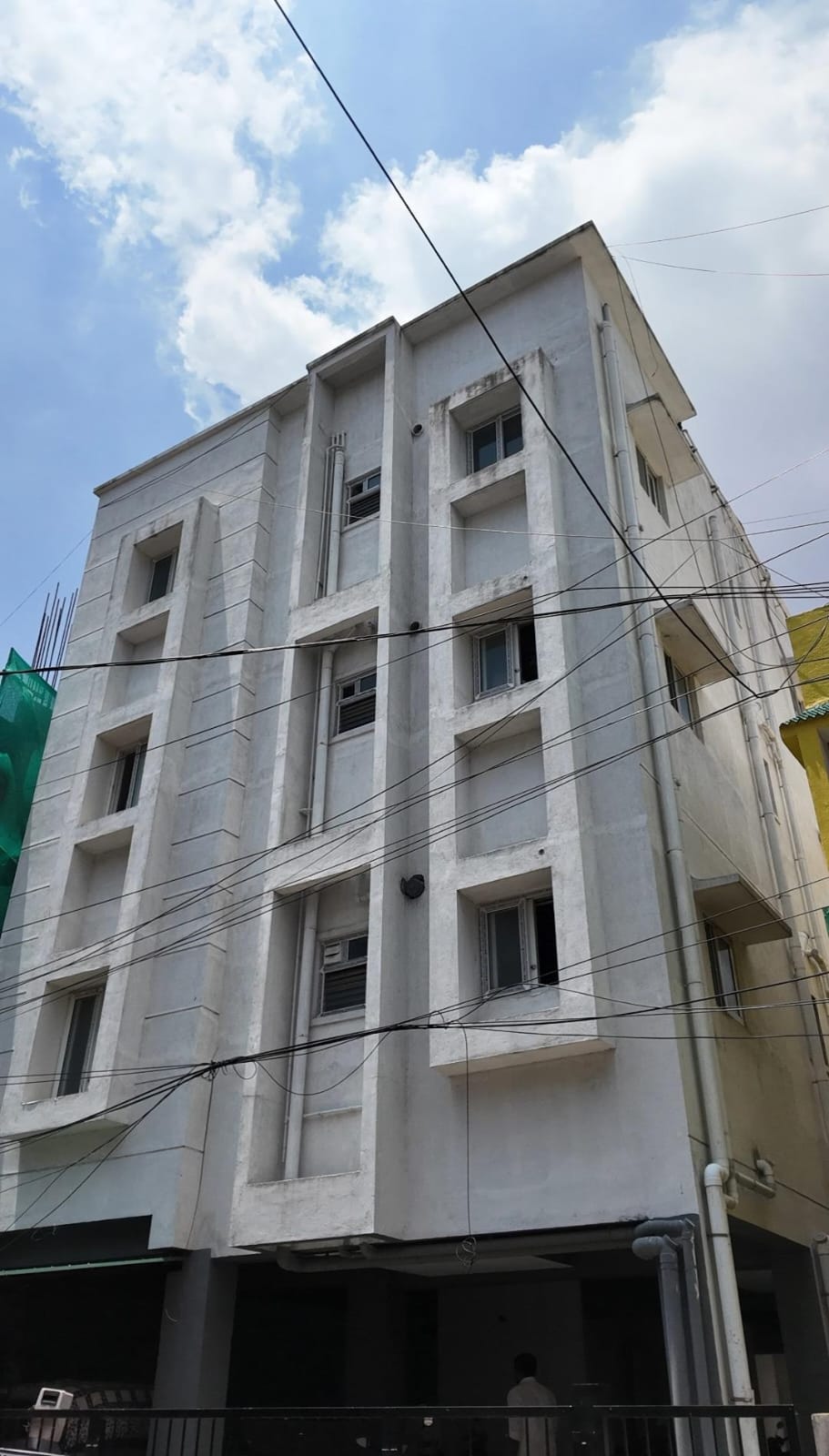 2 BHK + Servant Room Apartment For Sale in Saligramam