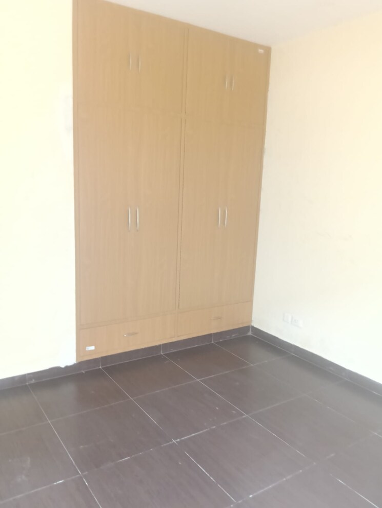 Room, wave-city 2 Bedroom 194 Sq.Yd. Builder Floor In Wave City Ghaziabad 9101284