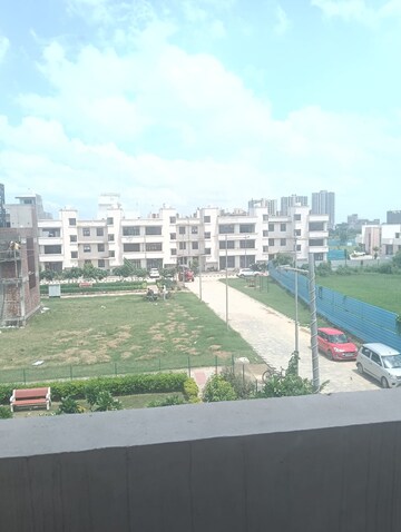 Swimming Pool in 2 BHK Builder Floor at Wave City, Wave City – for Rent