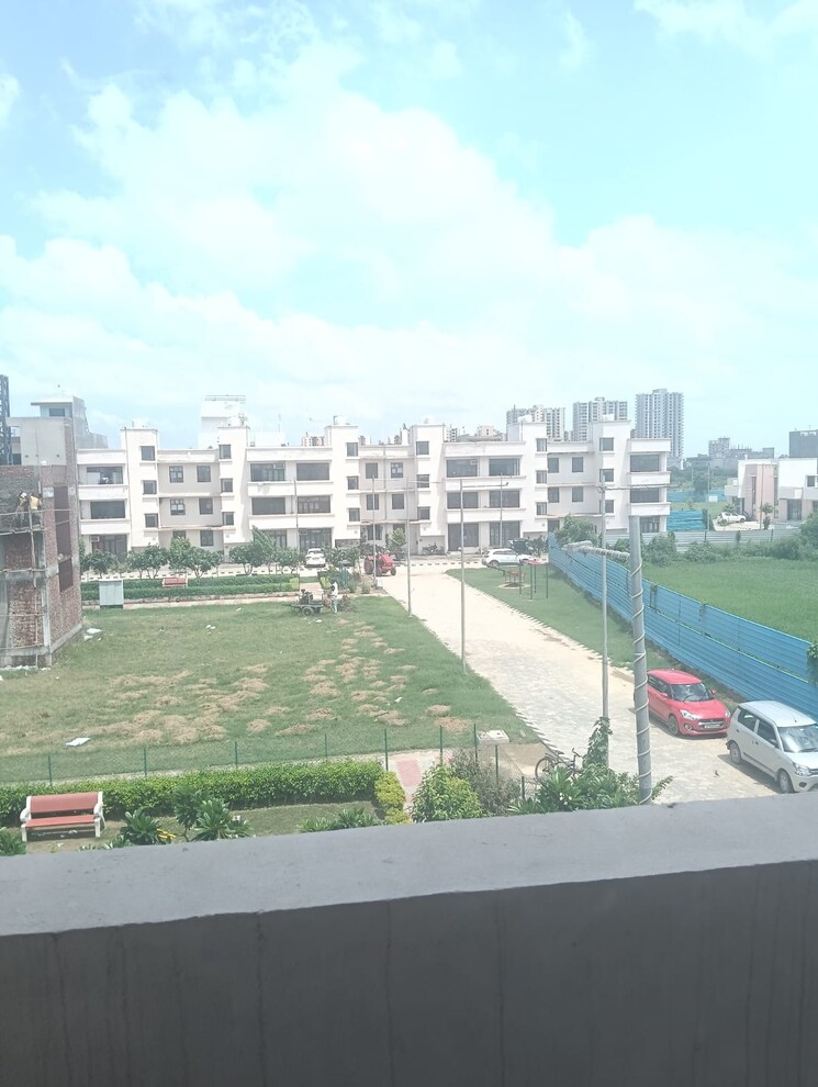 Swimming Pool, wave-city 2 Bedroom 194 Sq.Yd. Builder Floor In Wave City Ghaziabad 9101284