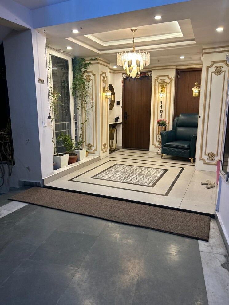 Entrance, nitishree-lotus-pond-blessed-homes 5 Bedroom 3910 Sq.Ft. Apartment In Vaibhav Khand Ghaziabad 9101317