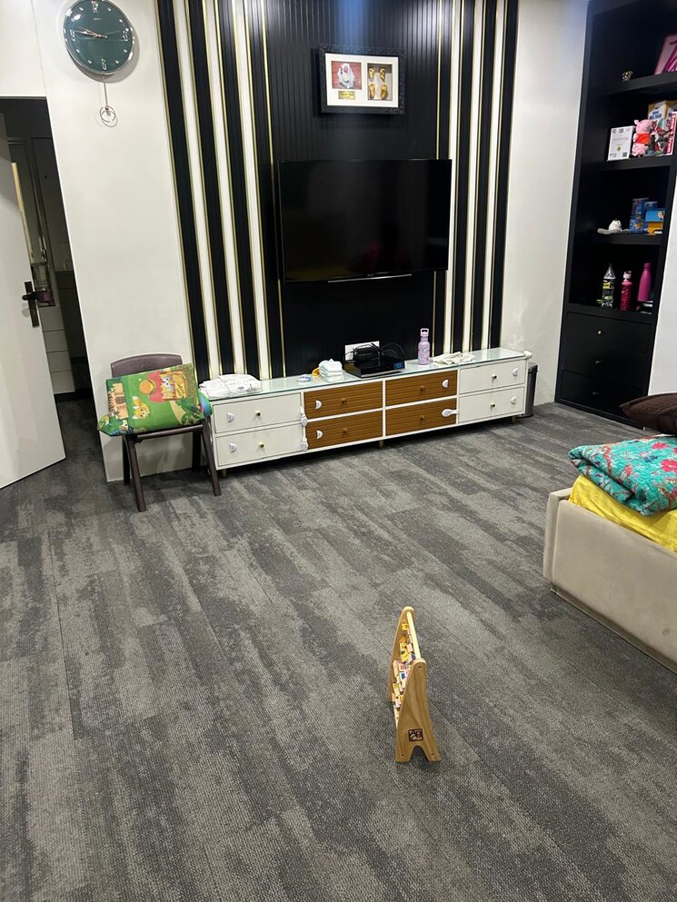 Bedroom, nitishree-lotus-pond-blessed-homes 5 Bedroom 3910 Sq.Ft. Apartment In Vaibhav Khand Ghaziabad 9101317