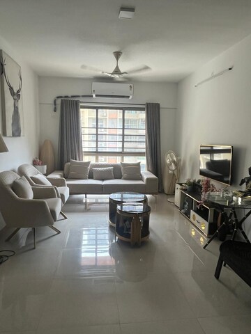 Team Area in 2 BHK Apartment at Sheth Vasant Oasis, Andheri East – for Rent