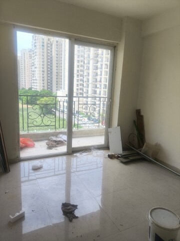 Room in 2 BHK Apartment at Signature The Millennia 2, Sector 37d – for Rent