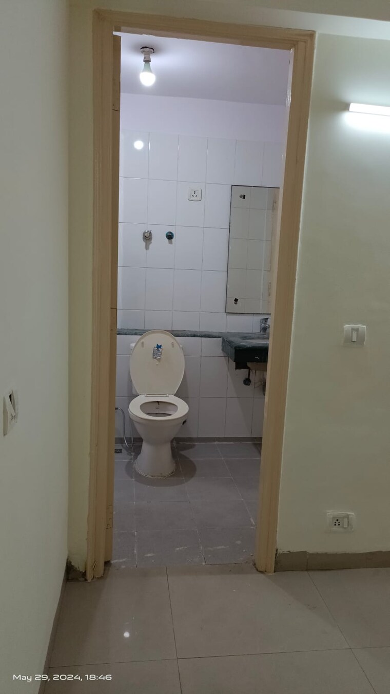 Bathroom, klj-greens 3.5 Bedroom 1702 Sq.Ft. Apartment In Sector 77 Faridabad 9101344