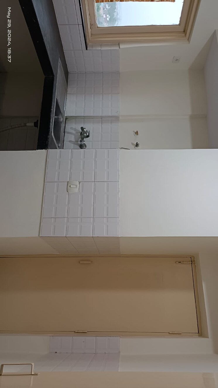 Bathroom, klj-greens 3.5 Bedroom 1702 Sq.Ft. Apartment In Sector 77 Faridabad 9101344
