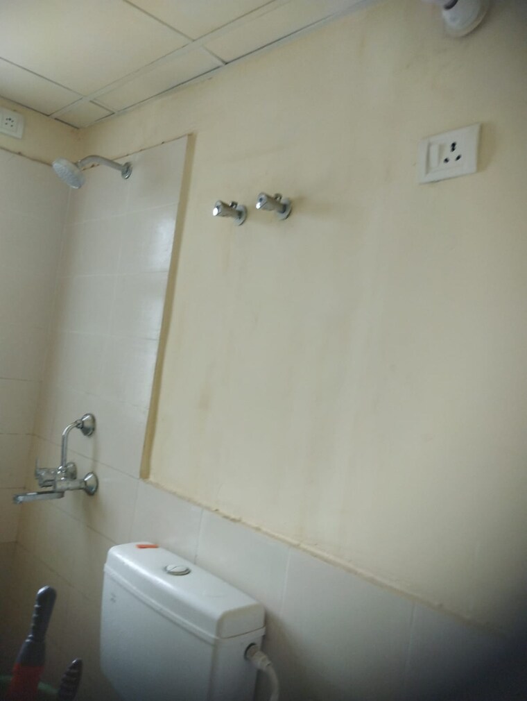 Bathroom, klj-greens 3.5 Bedroom 1702 Sq.Ft. Apartment In Sector 77 Faridabad 9101344