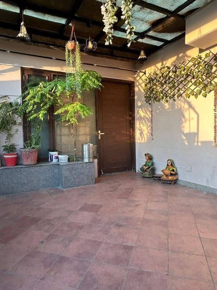  Parking, saket 1 Bedroom 600 Sq.Ft. Builder Floor In Saket Delhi 9101345