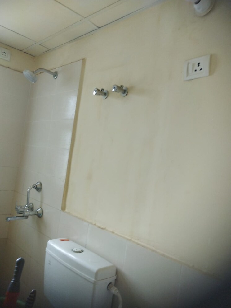 Bathroom, klj-greens 3.5 Bedroom 1720 Sq.Ft. Apartment In Sector 77 Faridabad 9101364