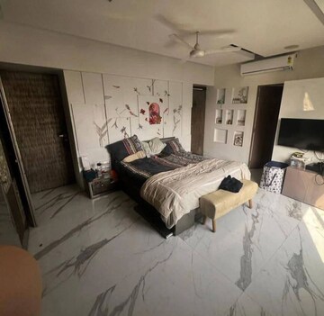 Bedroom in 2 BHK Apartment at Juhu – for Rent