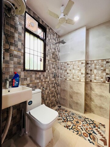 Attached Bathroom in 3 BHK Builder Floor at East Of Kailash – for Rent