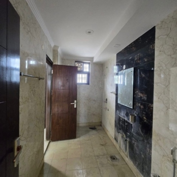 Building Lobby in 3 BHK Builder Floor at New Industrial Township 5 – for Rent