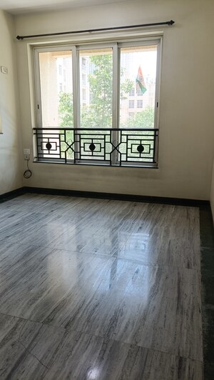 Room in 2 BHK Apartment at Hiranandani Estate Queens Gate, Ghodbunder Road – for Rent