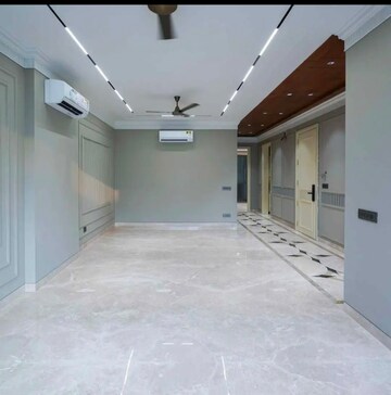 Room in 3 BHK Builder Floor at Saket – for Rent