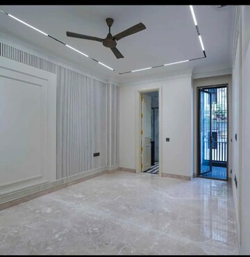 Room in 3 BHK Builder Floor at Saket – for Rent