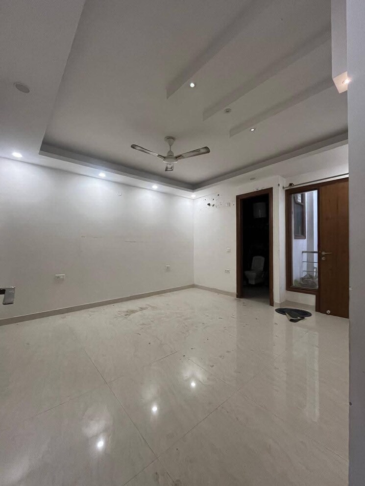Room, freedom fighters enclave 3 Bedroom 1850 Sq.Ft. Builder Floor In Freedom Fighters Enclave Delhi 9101440