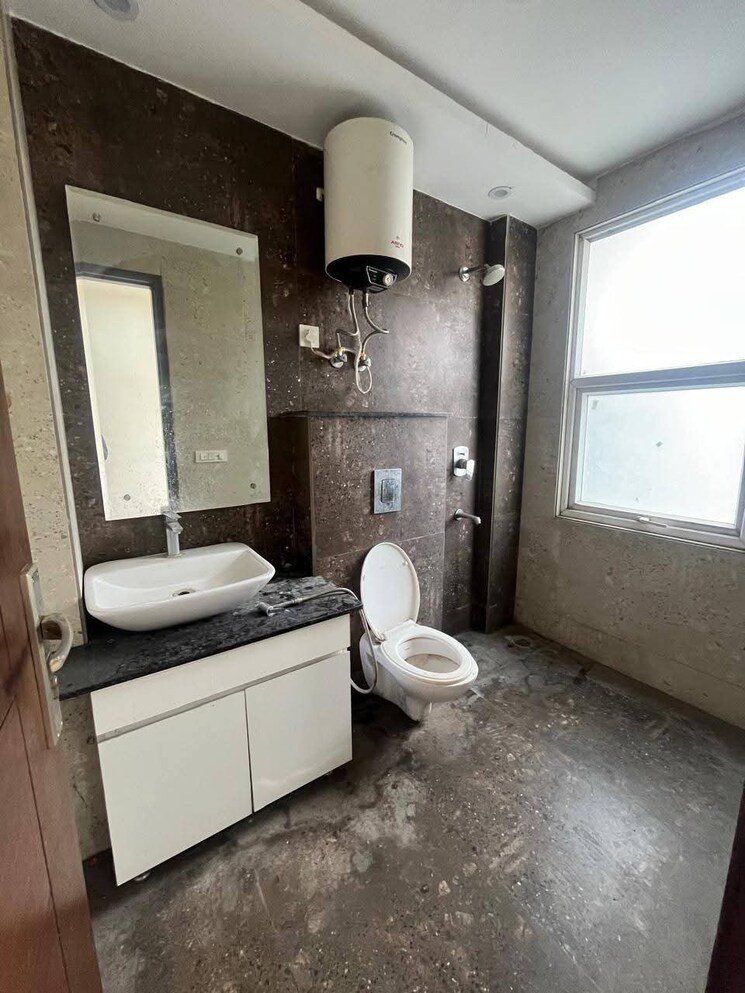 Attached Bathroom, freedom fighters enclave 3 Bedroom 1850 Sq.Ft. Builder Floor In Freedom Fighters Enclave Delhi 9101440