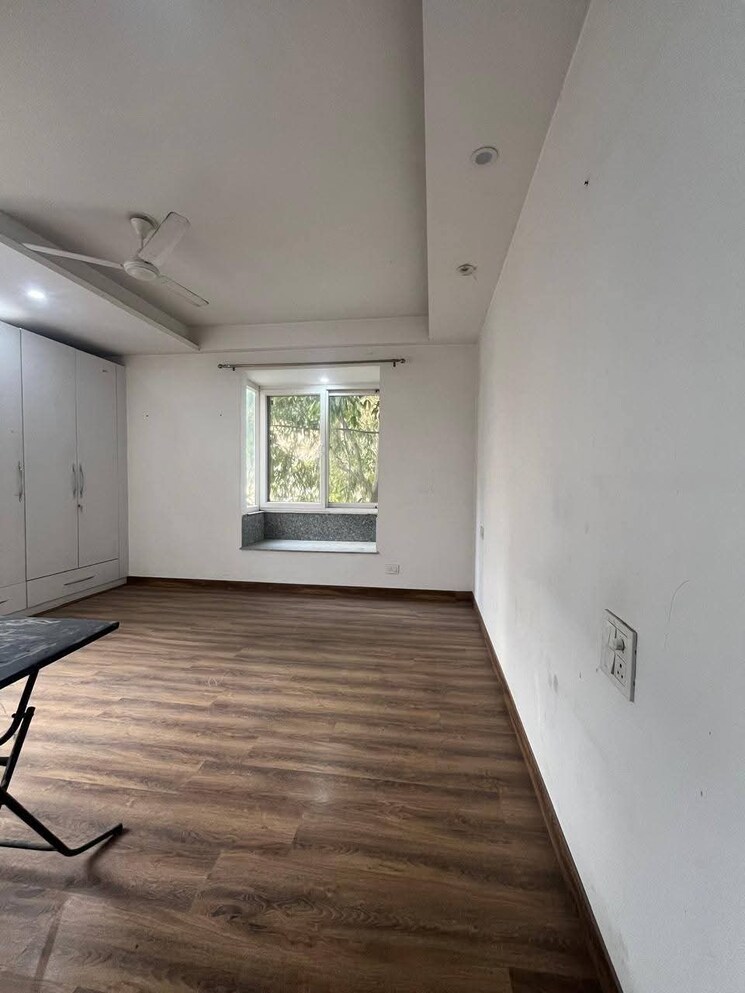 Room, freedom fighters enclave 3 Bedroom 1850 Sq.Ft. Builder Floor In Freedom Fighters Enclave Delhi 9101440