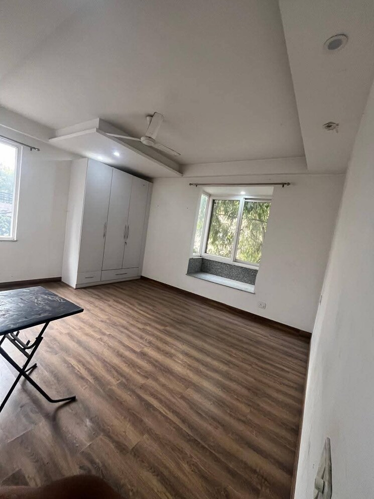 Room, freedom fighters enclave 3 Bedroom 1850 Sq.Ft. Builder Floor In Freedom Fighters Enclave Delhi 9101440