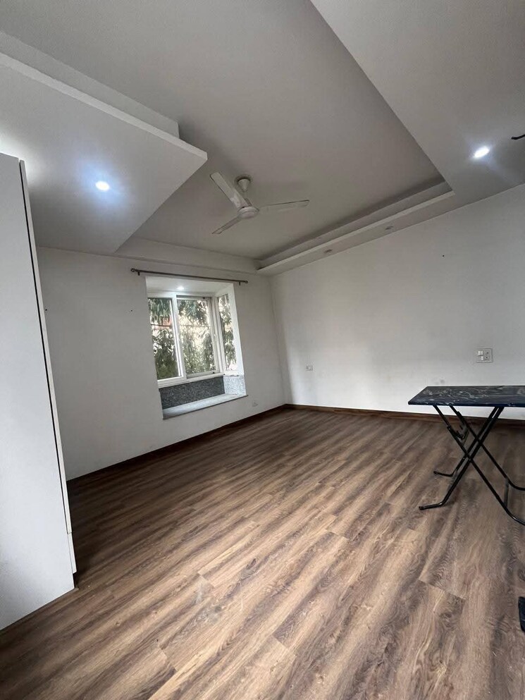 Room, freedom fighters enclave 3 Bedroom 1850 Sq.Ft. Builder Floor In Freedom Fighters Enclave Delhi 9101440