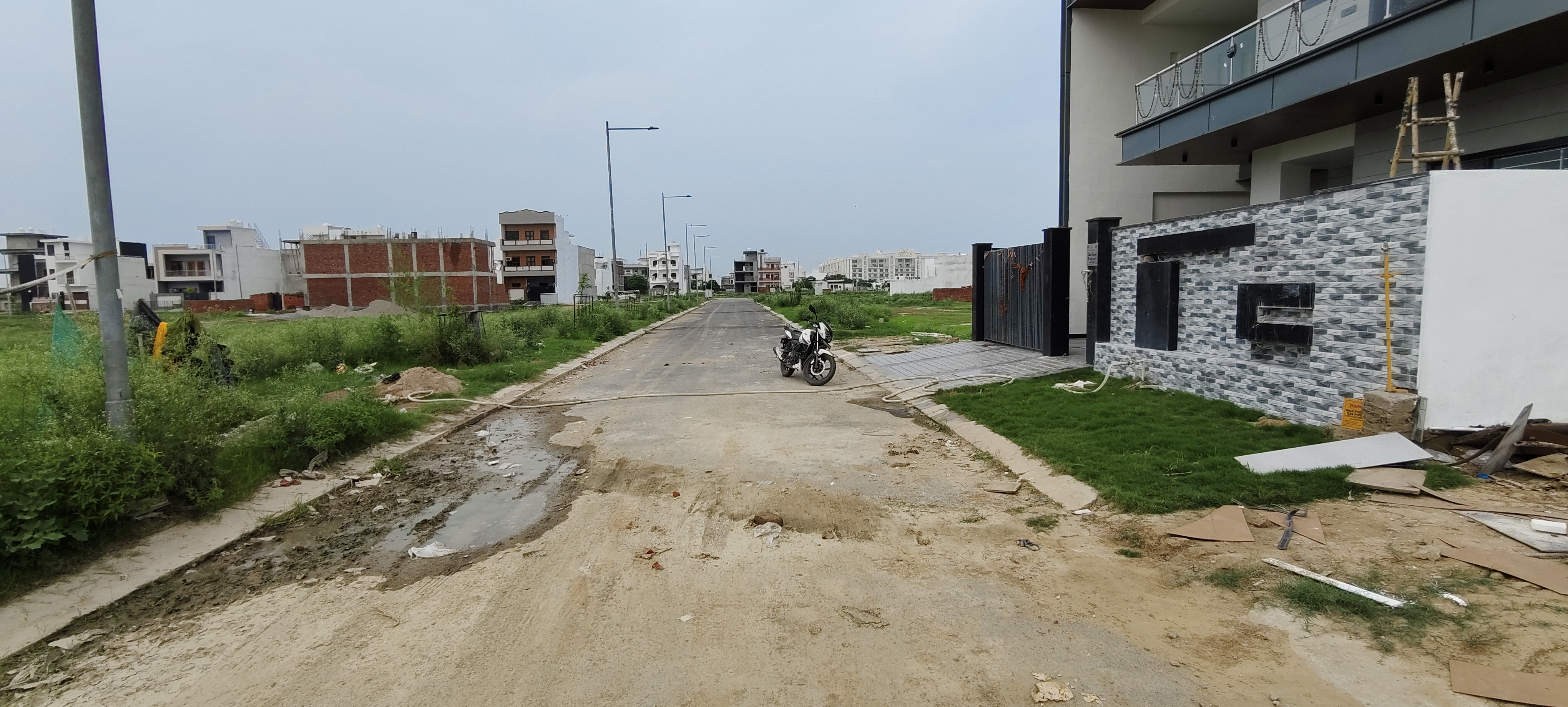 Plot For Sale in Wave Hitech City