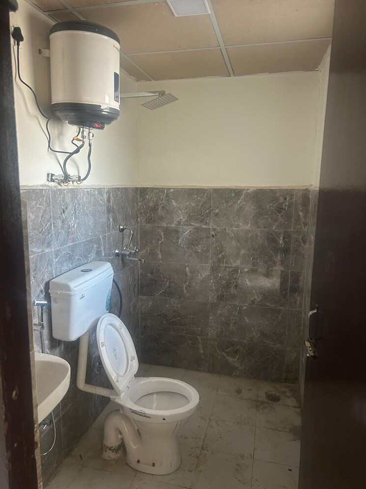 Bathroom, pivotal-paradise 2 Bedroom 657 Sq.Ft. Apartment In Sector 62 Gurgaon 9101444
