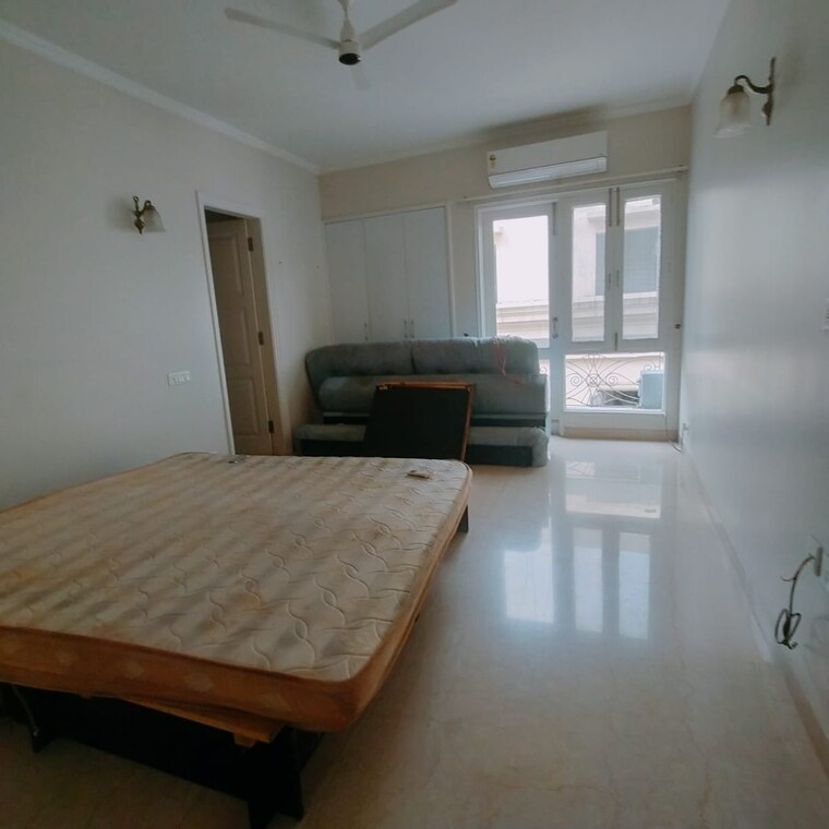 Room, panchsheel park 5 Bedroom 800 Sq.Yd. Builder Floor In Panchsheel Park Delhi 9101453