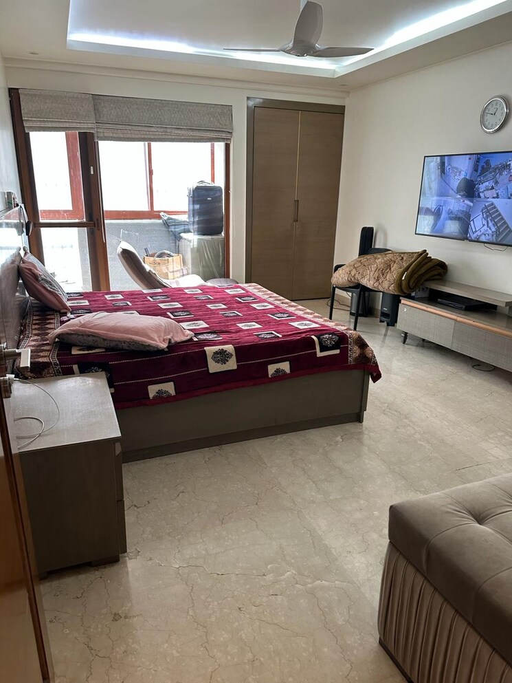 Bedroom, panchsheel park 4 Bedroom 500 Sq.Yd. Builder Floor In Panchsheel Park Delhi 9101495