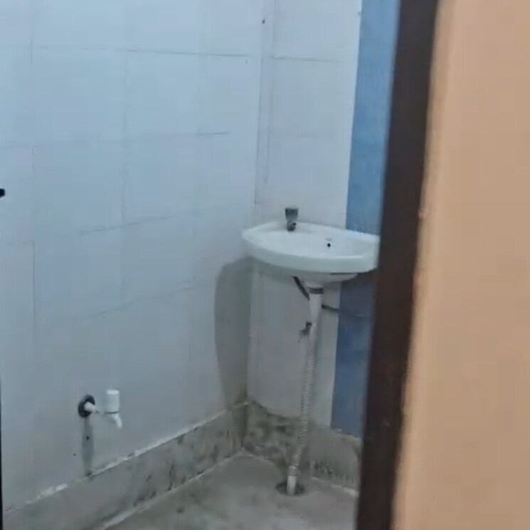 Bathroom, rohini sector 24 2 Bedroom 60 Sq.Mt. Builder Floor In Rohini Sector 24 Delhi 9101514