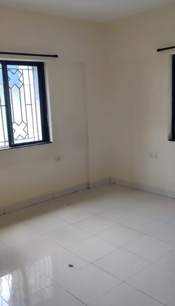 Room in 2 BHK Apartment at Gera Emerald City, Kharadi – for Rent