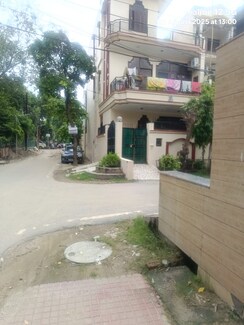 5 BHK + Study Room Independent House For Sale in 112 Mtr Coner Kothi Secto