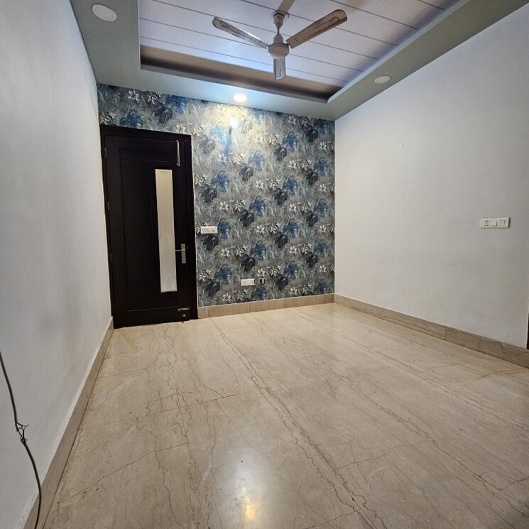 Room, sector 19 3.5 Bedroom 360 Sq.Yd. Builder Floor In Sector 19 Faridabad 9101525