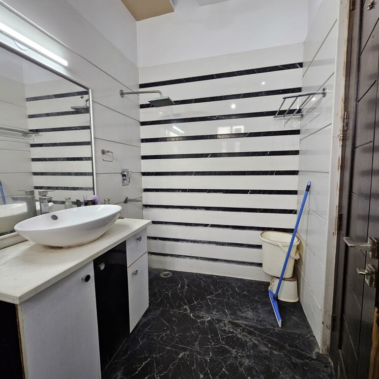 undefined, sector 19 3.5 Bedroom 360 Sq.Yd. Builder Floor In Sector 19 Faridabad 9101525