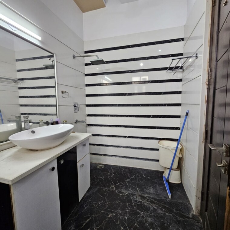 undefined, sector 19 3.5 Bedroom 360 Sq.Yd. Builder Floor In Sector 19 Faridabad 9101525