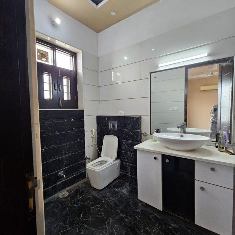 Team Area, sector 19 3.5 Bedroom 360 Sq.Yd. Builder Floor In Sector 19 Faridabad 9101525