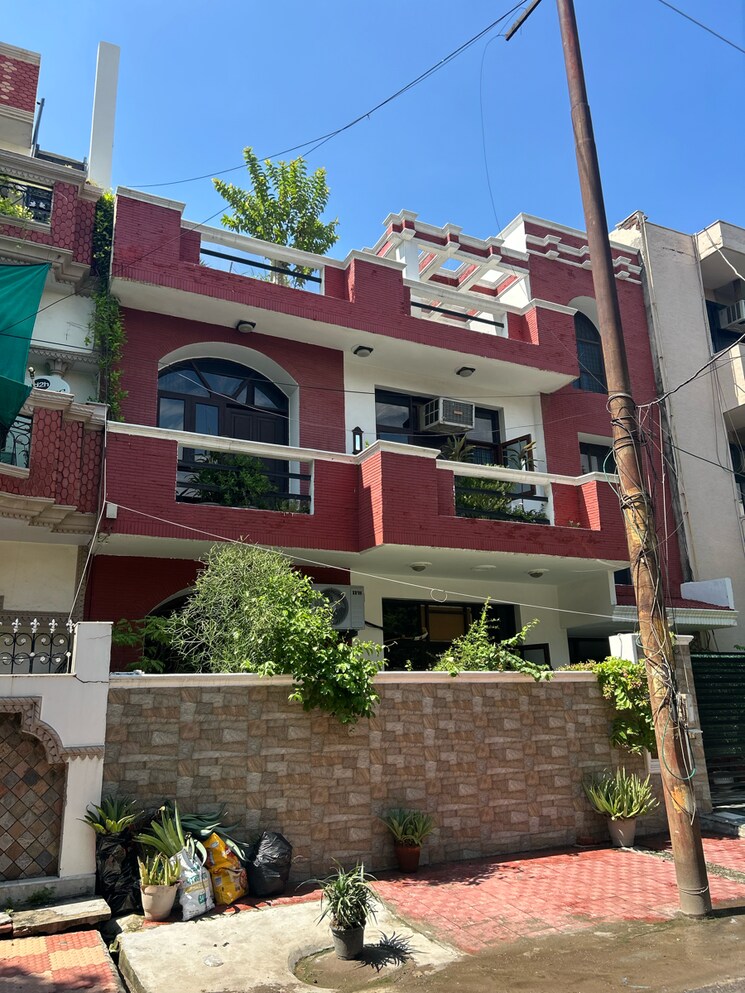 Exterior View, sector 41 5 Bedroom 180 Sq.Mt. Independent House In Sector 41 Noida 9101587