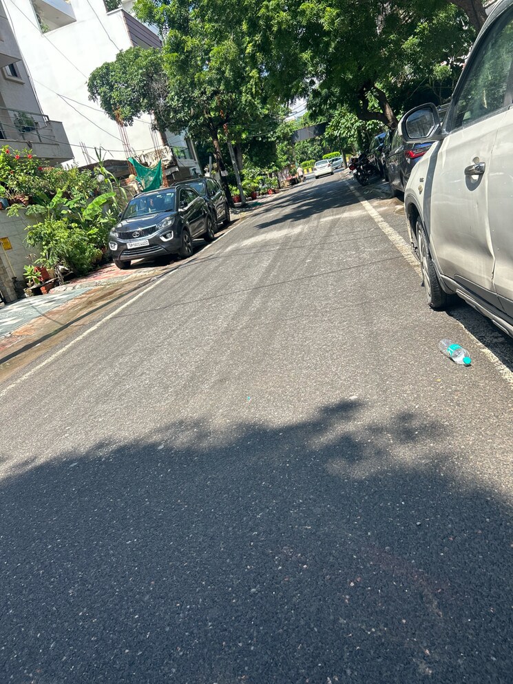  Parking, sector 41 5 Bedroom 180 Sq.Mt. Independent House In Sector 41 Noida 9101587