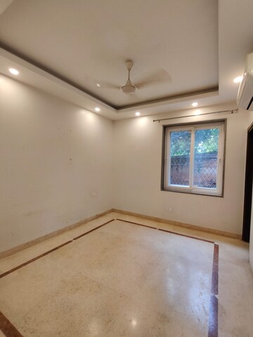 Room in 3 BHK Builder Floor at RWA Chittaranjan Park Block R, Chittaranjan Park – for Rent