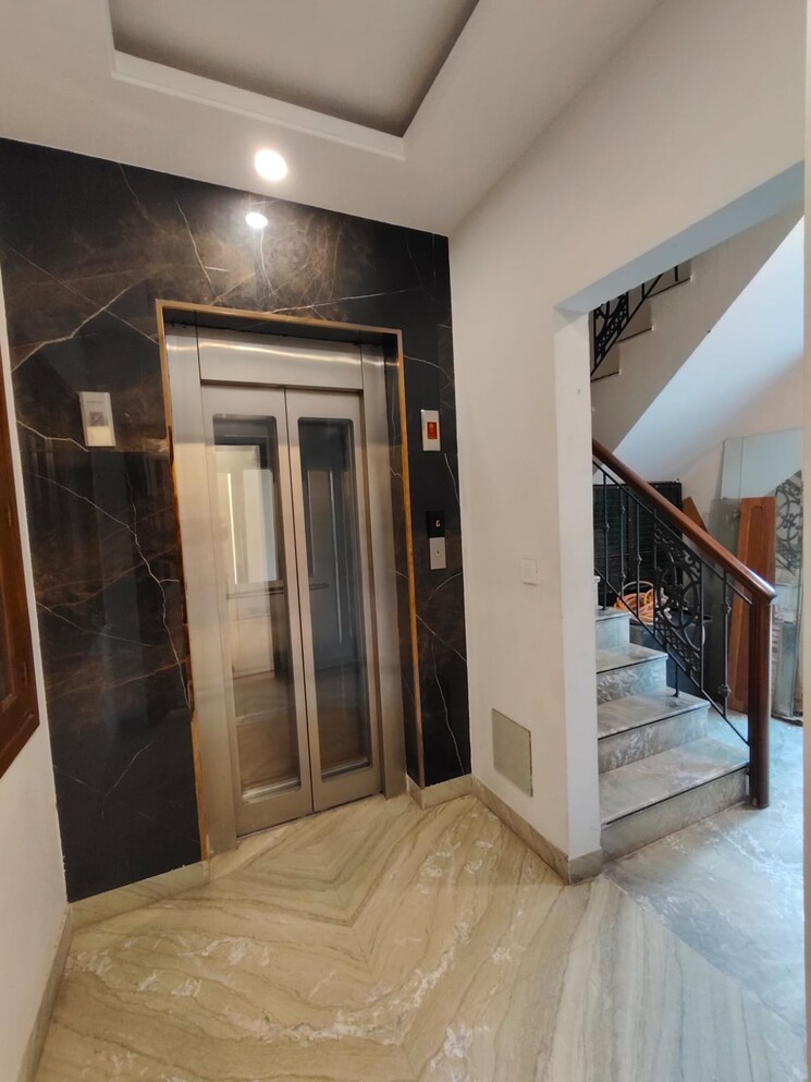 undefined, rwa-chittaranjan-park-block-r 3 Bedroom 160 Sq.Yd. Builder Floor In Chittaranjan Park Delhi 9101623