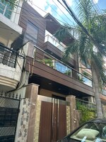 5 BHK + Servant Room,Study Room,Extra Room 130 Sq.Mt. Independent House in Sector 41